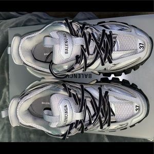 BALENCIAGA Track